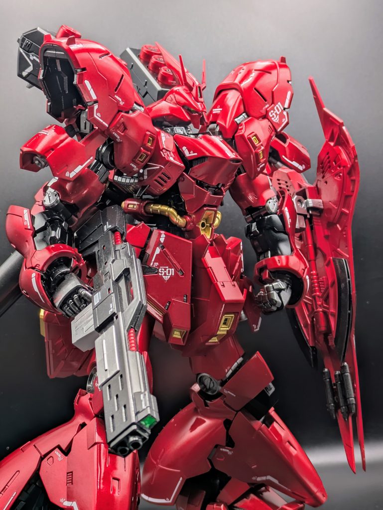 最後まで観ていただきありがとうございます。去年の一発目はνガンダムだったので、今年はサザビーと思い製作いたしました。RG解釈では劇中より肩と脚が大きいシルエットが素敵ですね。