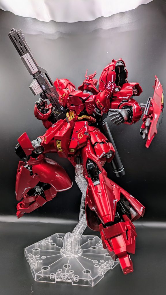 ハイキュープレート+ホロ+Hアイズの重ね技で、角度が合えば、素晴らしい輝きを見せてくれますが、クリアのバイザーのため正面からはかなりぼんやりした目になってしまいます。