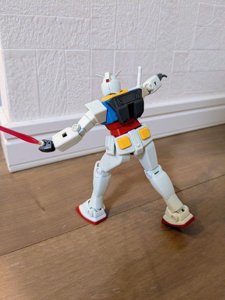 ベストメカコレクションのバックパックにはバーニアがなかったのですが、アニメでは気持ち程度のバーニアが描かれていたので、追加しています。