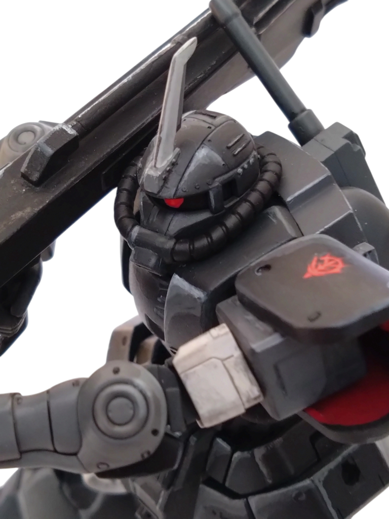 頭部のアンテナは塗装中の落下事故で折れてなくなったので作り直し。ついでにリベット追加したりです。リベットといえば今回リベット制作ツールも購入して使用。いつも伸ばしランナーをカットして使ってましたがコレは楽でした。制作途中に詳しく載せてますから興味のある方はどうぞ。