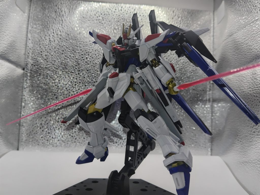 仮想パイロットはキラ・ヤマトであり二刀流による高速戦闘にも対応しています。