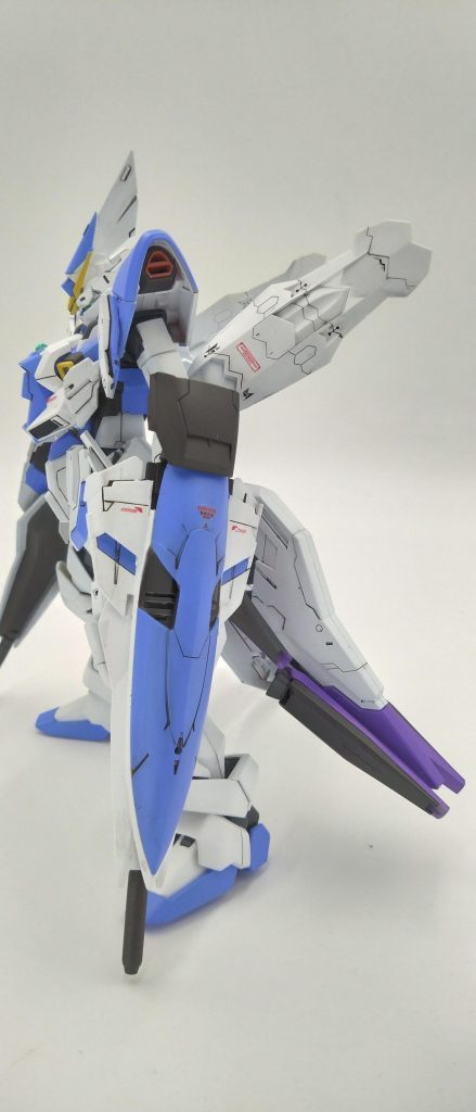 ラフィンとして活動していたカリスとガロードは謎のニュータイプ思想復活を企む教団に襲撃されGNR-0008Cヌーヴェルが中破された機体をガロードの仲間で元ジャミルフリーデンのメカニックエンジニアチーフキッド・サルサミルとカリスが前に所属していたフォートセバーンメンバーと元宇宙革命軍のベルティゴ開発者メンバーと共同でわずか３週間で改良を施したカリス専用ガンダムであり前のガンダムヌーヴェルの総合性能を更に底上げしパーツにガンダムX・Gビットを使っておりGコン搭載しているため実質カリス専用ガンダムXにもいえる。