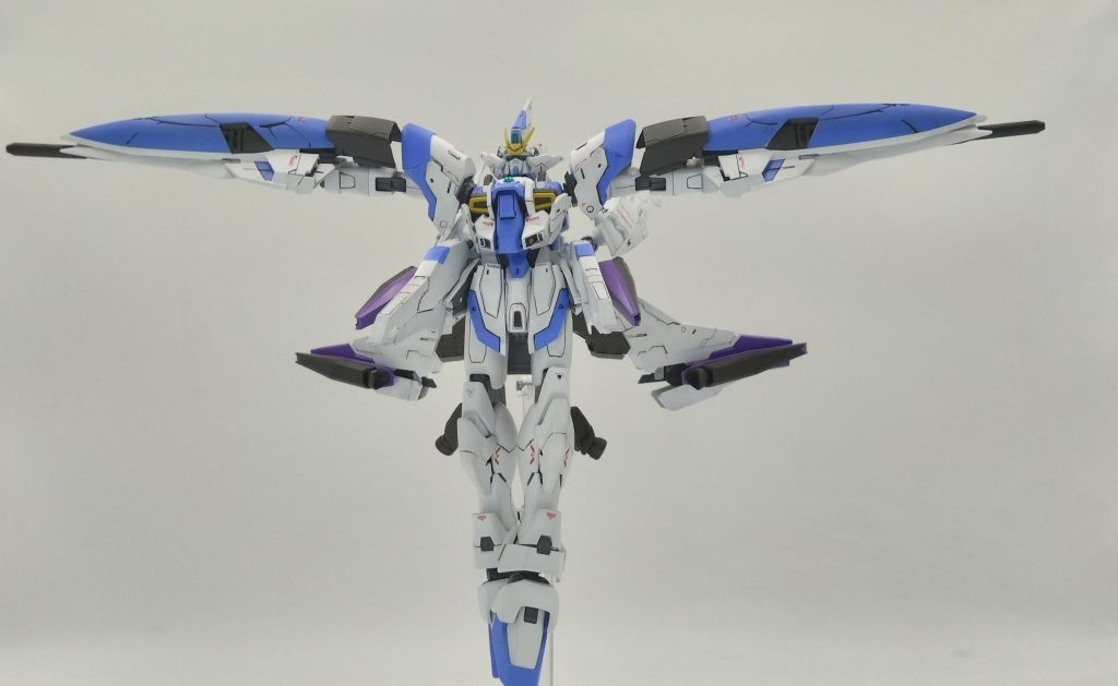 さらに肩を連結にすることで高機動モードの航行移動もガロードが乗るDXディバイダ―の高機動モードと随伴できるくらい能力を持つ。