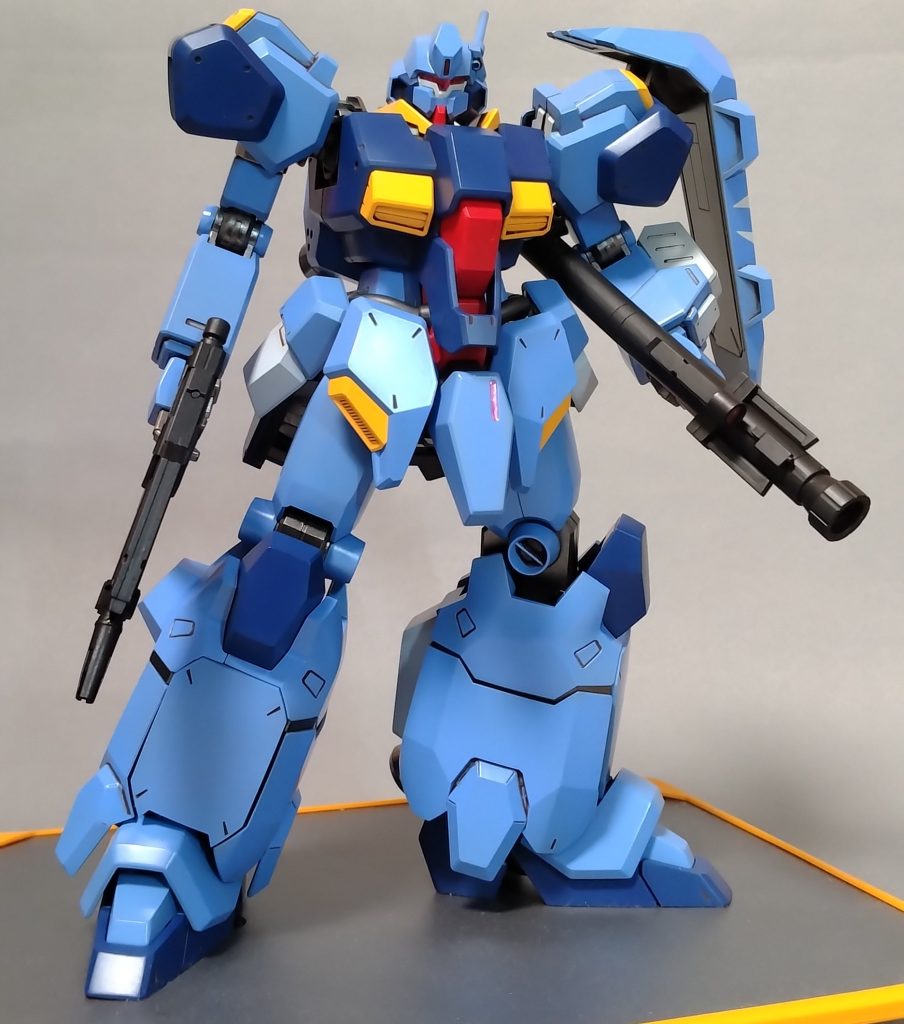 シールが少なくて良いキットだと思いました。盾のマークとセンサー類だけです(^^♪