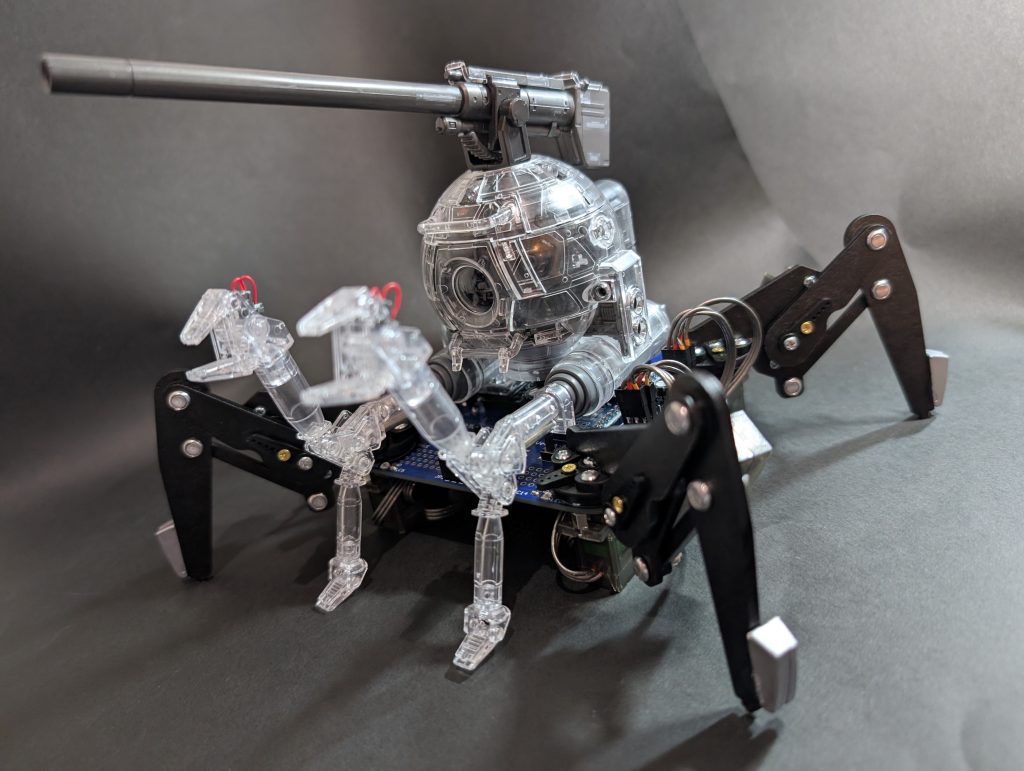 点灯前の無色モード。でも、今にも動き出しそうな独特のフォルムが、ポリポッドボールの魅力ですね。