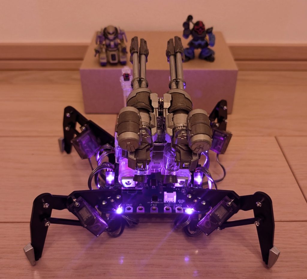 ミニサイズのモビルスーツから見ると、化け物のモビルアーマーみたいですね。