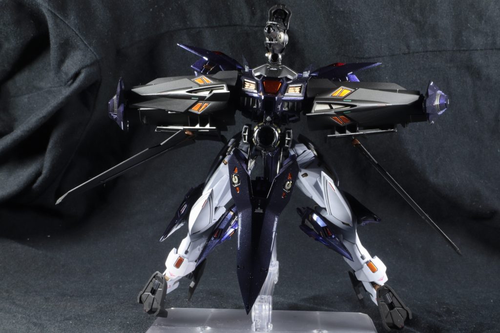 足裏のつま先らへんに工作で余ってた適当なプラ板を貼り付け。適度な余白あった方がディティールになるかなと思いわざと余白開けてます。