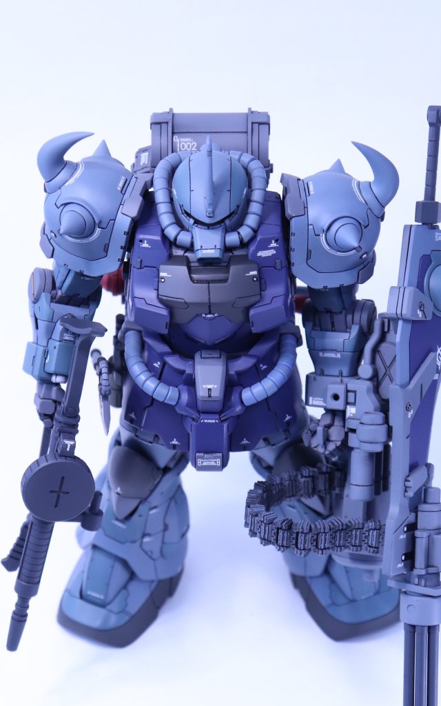 上から。スパイクアーマーはフレームの追加やひさし状のディテールを追加。