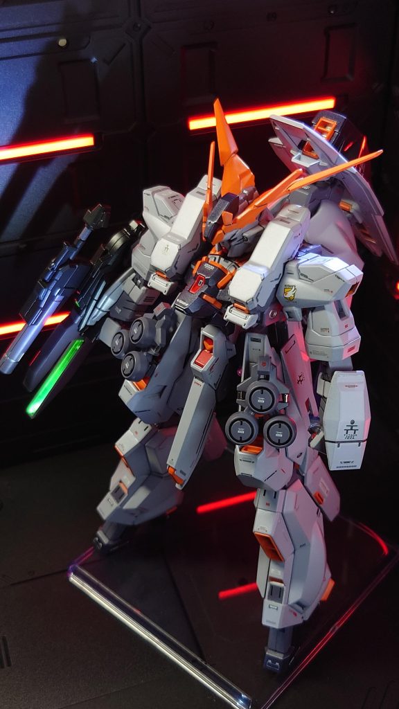 頭部ブレードアンテナ展開によるエレノアサテライト・リンクシステム起動時の状態です※頭部パーツ差替えしたものです