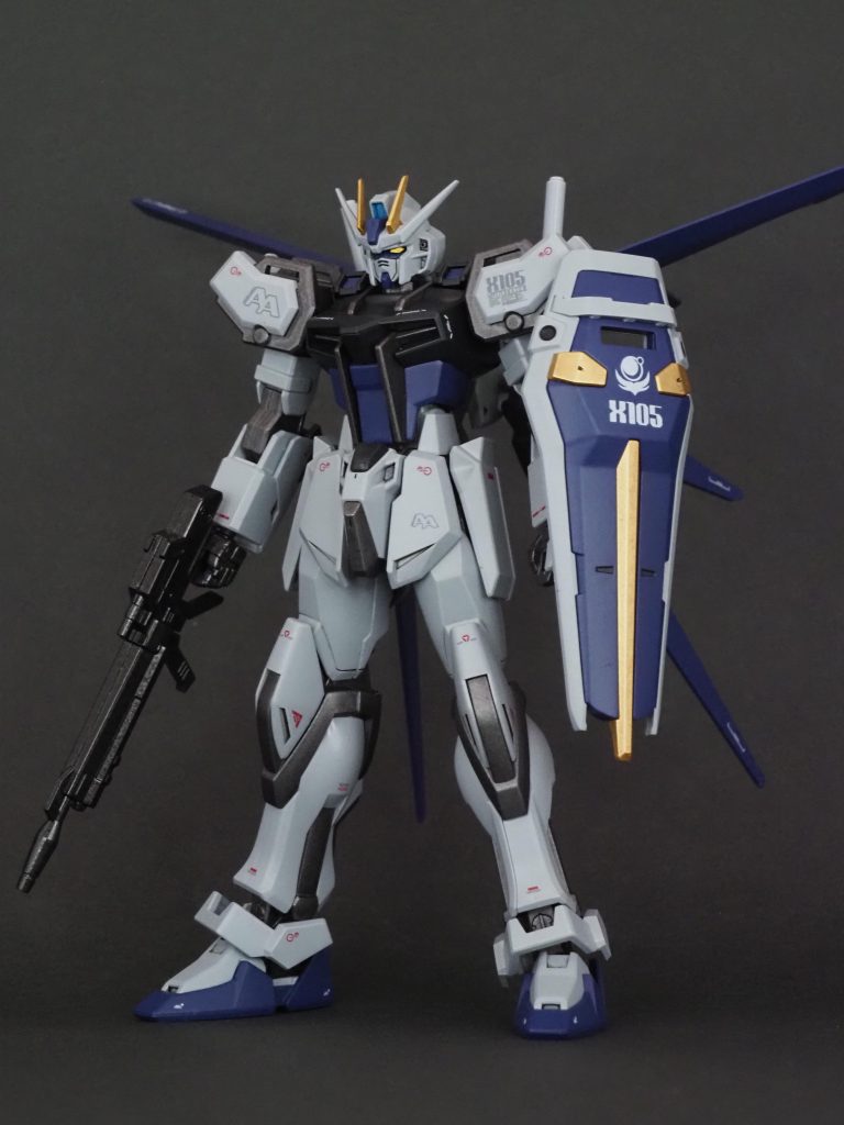 エールストライクは配色が大好きなガンダムベース限定のMk-Ⅱリアルタイプカラーを参考にしています。使用色は水性ホビーカラーの明灰白色、ミッドナイトブルー、ティターンズブルー2です。