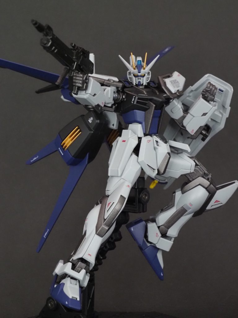 種ポーズ首があまりストライカーをつけると横に向けずにあまりカッコよくない・・・