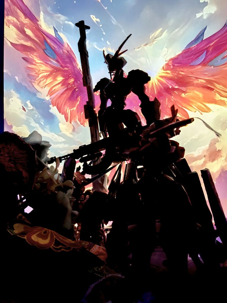 次の日曜日、ジャイアン福田君がそのボロボロのシャアザクを発見します。「なに!これ!!「めっちゃ!カッコイイやん!「え??どうやったん?教えて!教えて!俺もやりたい!恐らく、世界初のシャアザクのウェザリングを行ったのはワタシだと自負します。いま、分かったことですが、シャアを見るたびにモヤモヤし、それ以降シャア専用を創らず、クワトロならなぜか許せるこの感情とハマーン様を愛する気持ちは全て、U子さんが全ての起源だと気が付いたのです。青春とはこんなものです。ウェザリングとは、何かわかったか?魂の伝道だよ次回「キュベレイの華園」 第一幕 「終戦」魂の共鳴が、走り続ける全然まだ出来てないけど、ご期待せずにお待ちください。