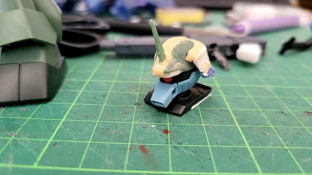 グフカスタムの頭頂部をギラ・ドーガに変更し延長