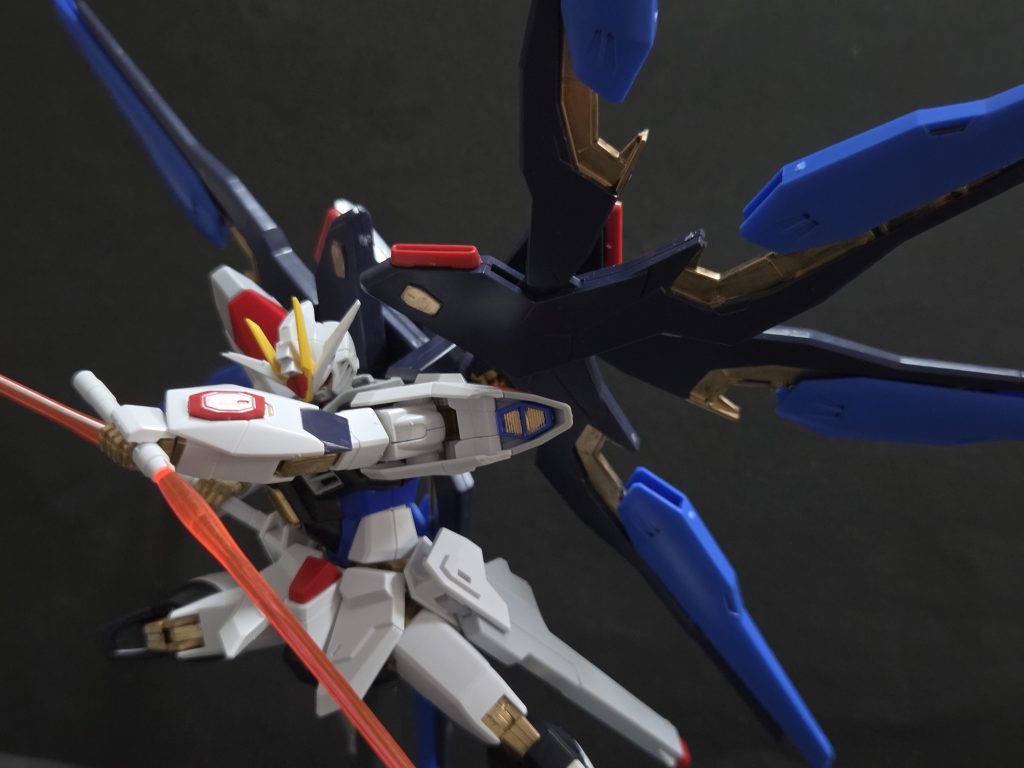 作品名：かっこよすぎ、、、、<p>ストフリを塗装して、塗装し終わったあたりでちょっとポーズをとってたんですけど、あまりにもこの写真がかっこよすぎて投稿せざるをえませんでした。 あまりにもかっこいい。</p>
