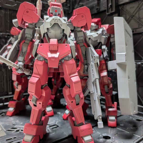 本体塗装終わって、あとはデカール貼ってつや消し吹けば終わりの予定です。一度に4体は出戻りリハビリモデラーには無理がありました。（7枚目）