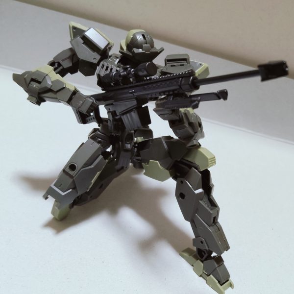 あとでちゃんとミキシングしてガンプラにするので、削除だけはご勘弁を！！商品名のごとくちゃんと30分で組めたのはオドロキ。バンダイ驚異のメカニズム。アーティファクトよりランナー数パーツ数少なく、モナカ割もなくとっても親切設計。これで730円ならガンプラ改造素体として、ジャンクのガンプラ買ってくるよりずっと安くてコスパいいですね。顔のヒゲは要らないですが…。ミッションごとに着せ替えできる汎用性の高いジム系統のエコーズ仕様とか、イケるかも？明日の晩、ハサウェイ2周目行ってきます。入場特典が新しくなるのだとか。おいおい、毎週映画館に通わせる気ですか…。でも通ってしまうほどのすごい映画ですけどね(汗)。（2枚目）