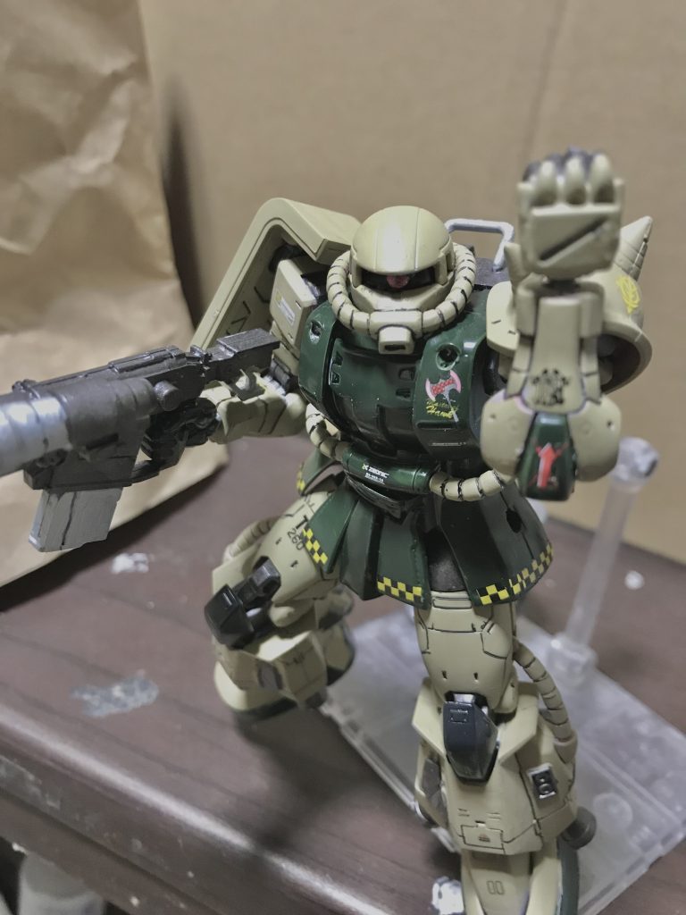 この機体の特徴である拳にスパイクをつけて。&nbsp;