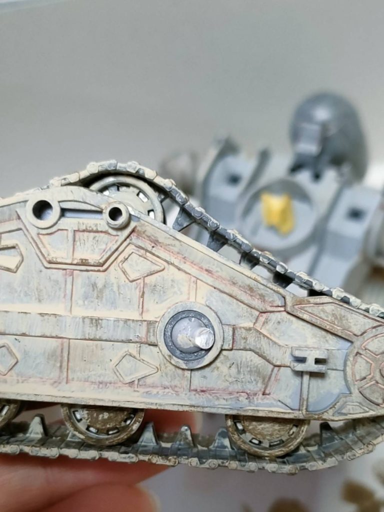 完成直前に可動部が折れたので、