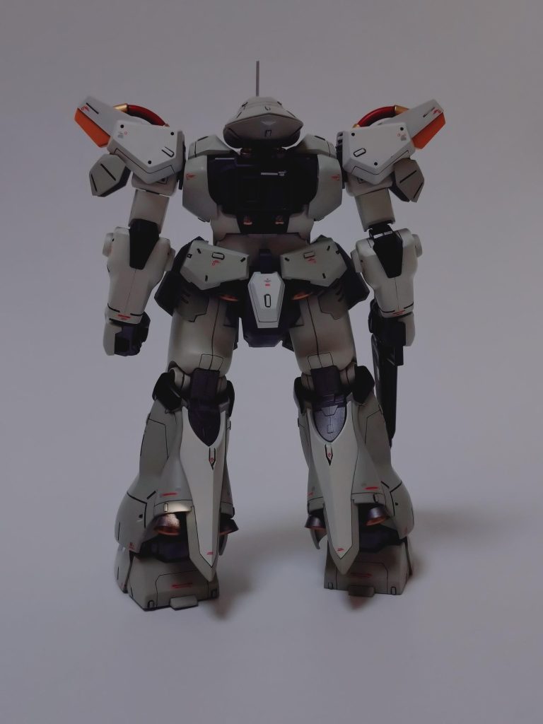 正面と背面スジボリ、塗り分けでいい配色になったかと。