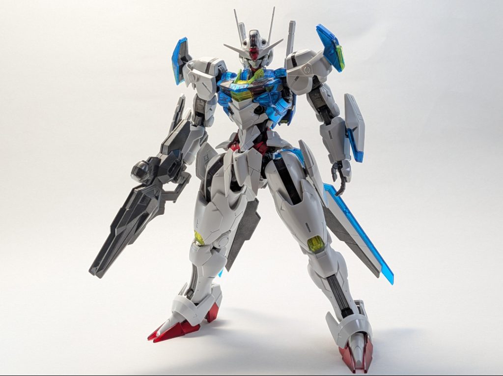 白の成型色がグロス仕様なのもあってメタリック色との相性は抜群でした！