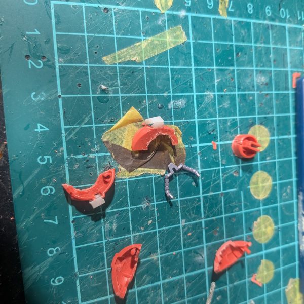 キースのゲルググで踏ませたい女ぁがいるので作成中。昔からこのゲルググマリーネのプロポーションが大好きでした。HGUCのゲルググマリーネを見てもナンカチガウ感があるので作ってます。とにかく目指すのはマッシヴでキースに踏ませたくなるゲルググ（？）全体的に思いっきり崩してヨコに広げてます。&nbsp;（5枚目）