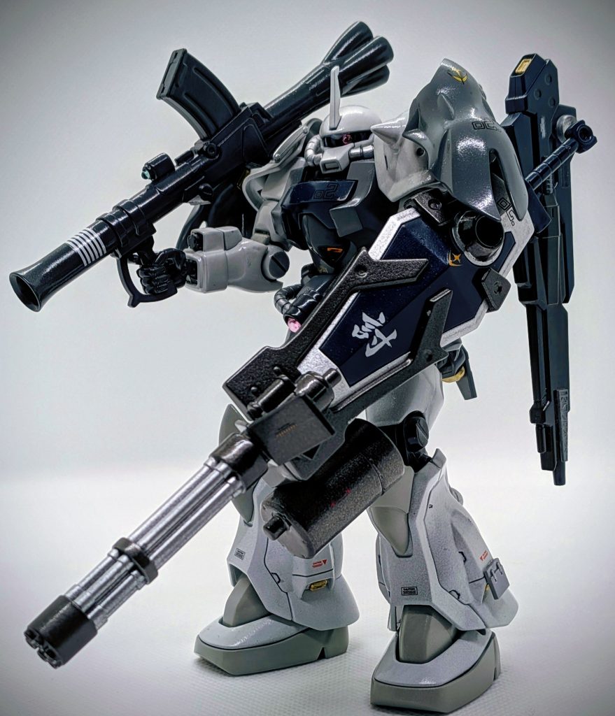 ヨーザ「なんじゃこりゃぁっ！何ちゅうMSベースにしてるんだ！」ミラ「ん？グフだよ？グフなら近接型だから弾切れしても戦闘継続できるし、キャノンタイプに再設計したから縦深防御もバッチリだねっ！」ヨーザ「グフ・キャノンなんて聞いたことないだろ！？」ミラ「ザク、ジム、ドム、ゲルググ、あっ！近接型のギャンにもキャノンタイプあるよっ！頭固いなぁ、それに低予算」