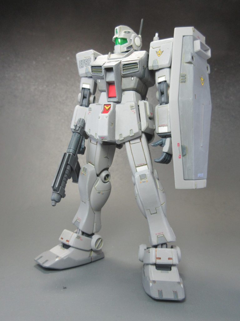 武器はオリジンジムからC型とD型の中間ってコンセプトで色はD型の寒冷地仕様ぽくしてみた。