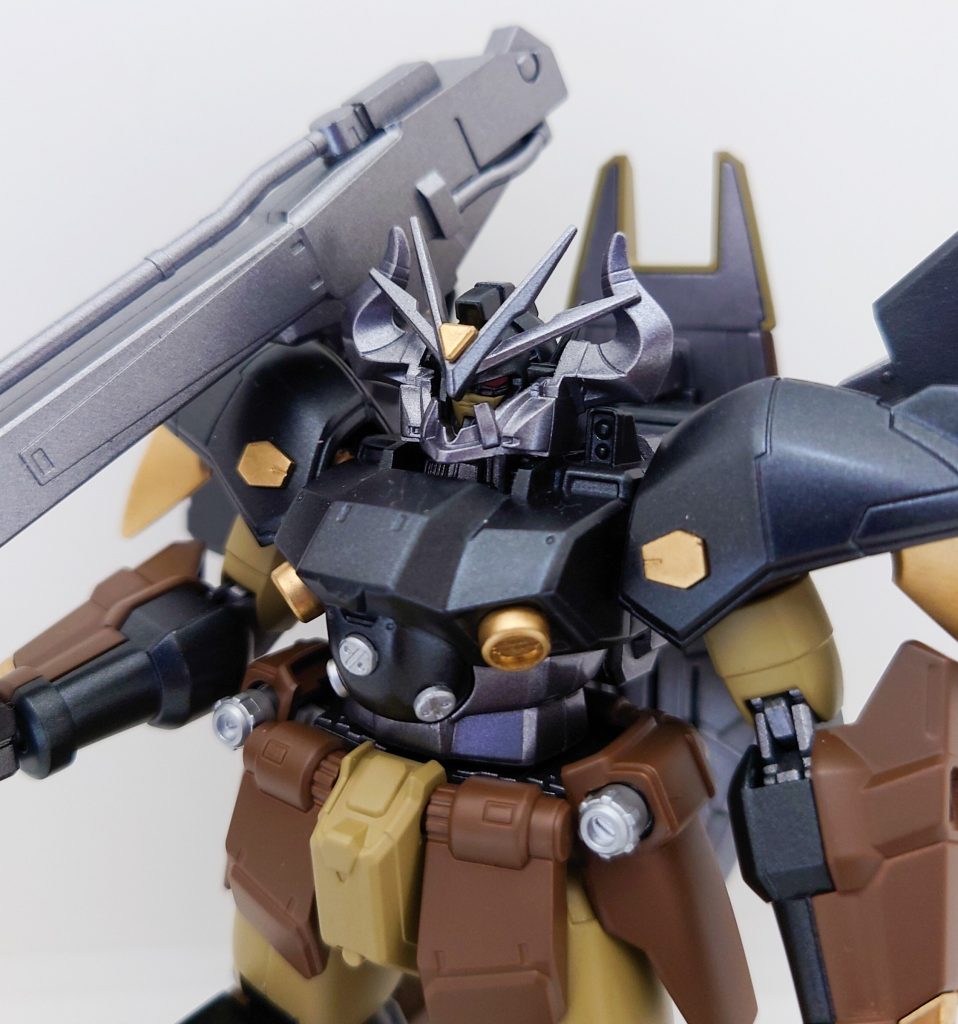 頭部は牛をイメージした角を生やしたかったので、30MMのオプションパーツセットから流用しました。