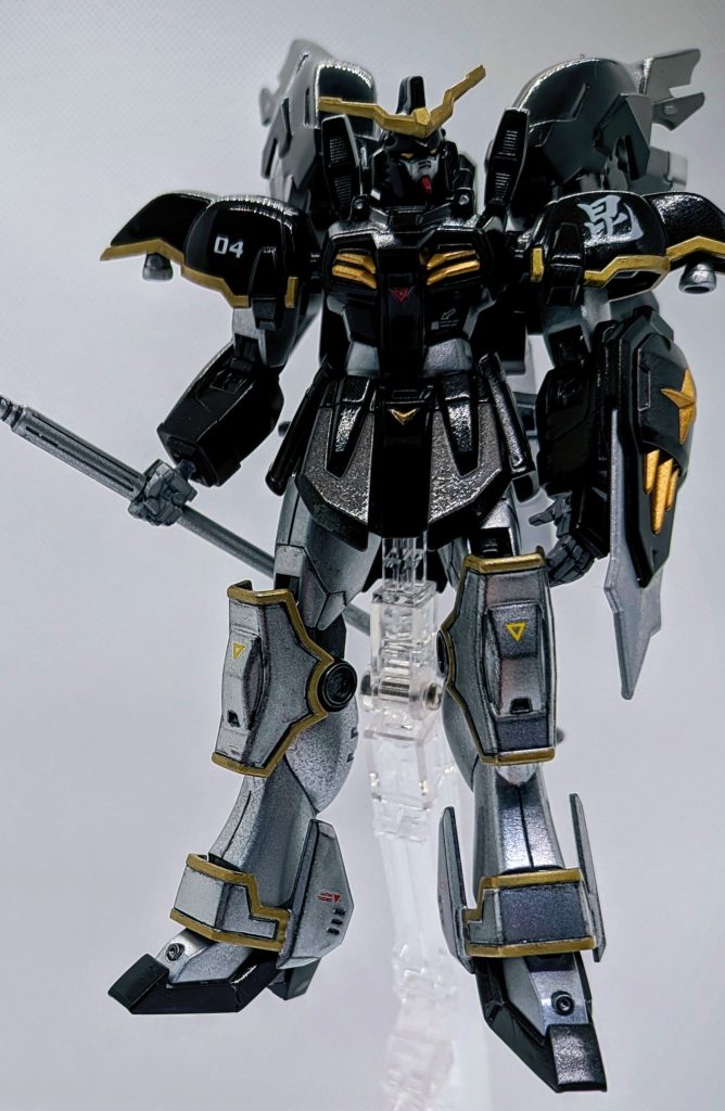 ヨーザ「お、高機動型に仕上げたな？」ミラ「バックパック再設計してタンクも装備したから、継戦能力の向上が実現できたよ」ヨーザ「珍しく武装は追加してないのか？」