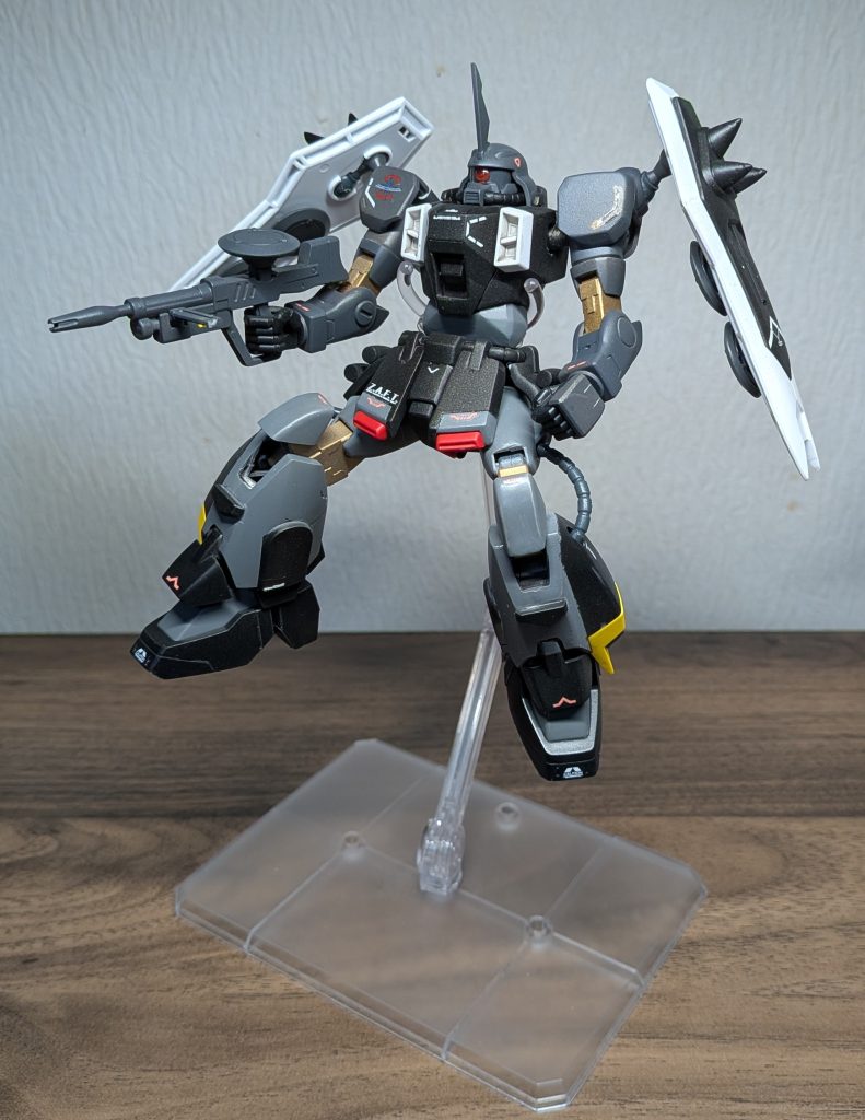 チョビ改造により本来動かない膝カバーバーツを動くようにしてあります！