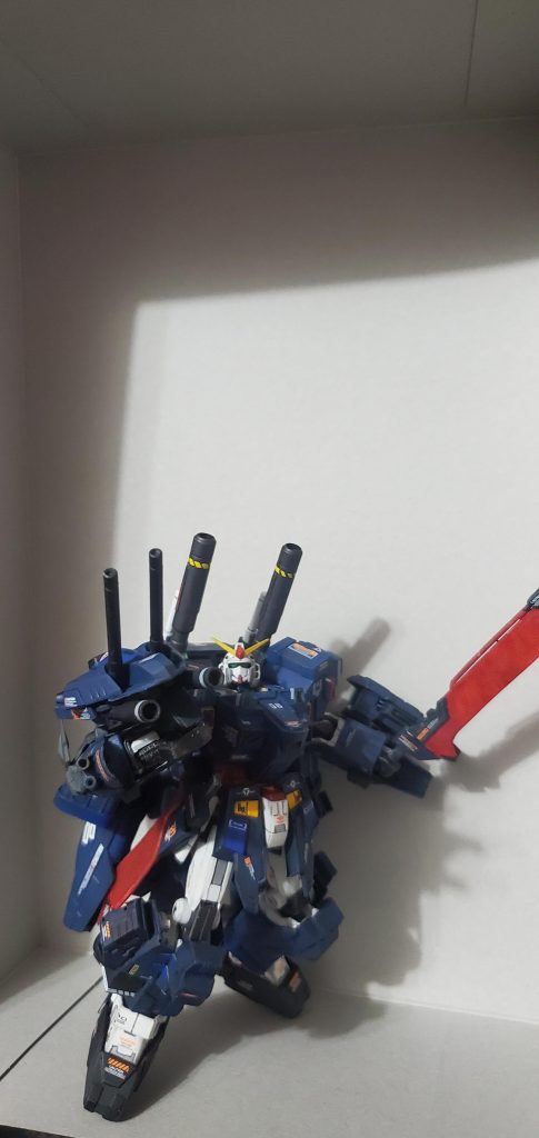 この外部装甲によって第二世代の機体にたいして互角に戦うことが可能になったが、エネルギーの消耗が激しく、パワーダウンすることもある。