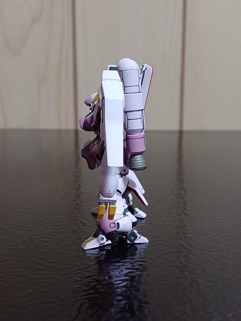 左サイドから。右サイドと同じく。合わせ目消し苦手なのですが頑張りました(gundam-kao5)