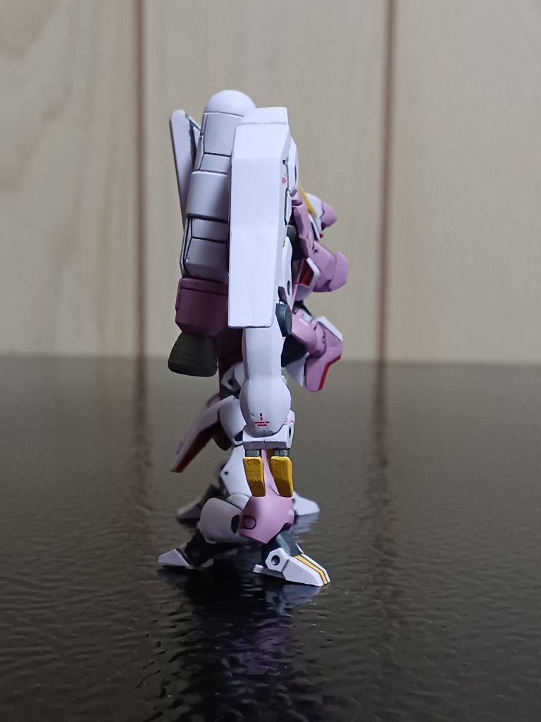 右サイドから。第1弾ということもあり、かみ合わせが悪かったり合わせ目消しが大変なのですが、以前に作製したバイアランカスタムより上手くいったように感じます🤔