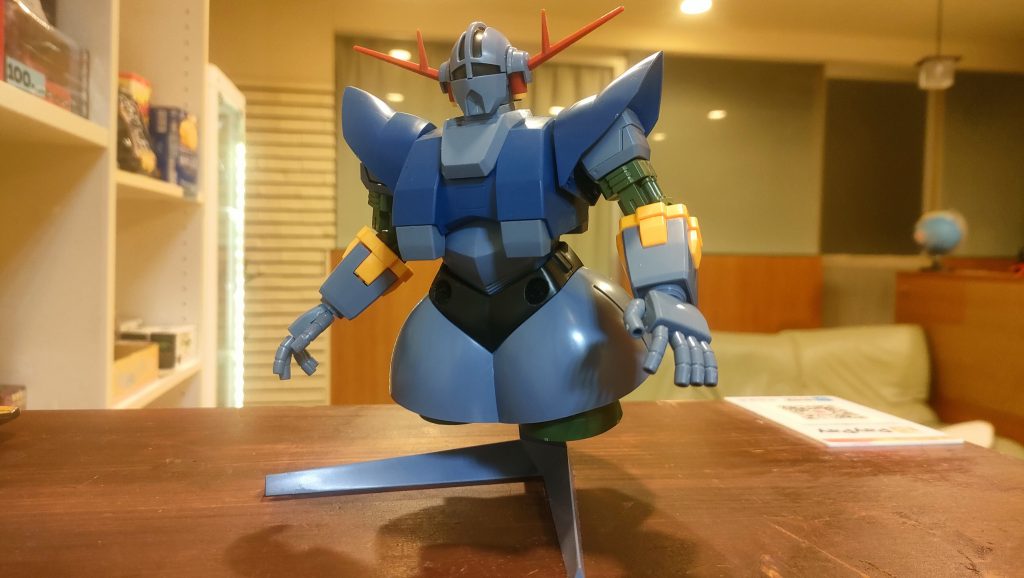 こちら改修前の写真。とにかく胸部が大きい、頭部もやや大きい印象なのですが、幅詰めは好きではない（デカい方が好き）ので他の部位を大きくする方向に。