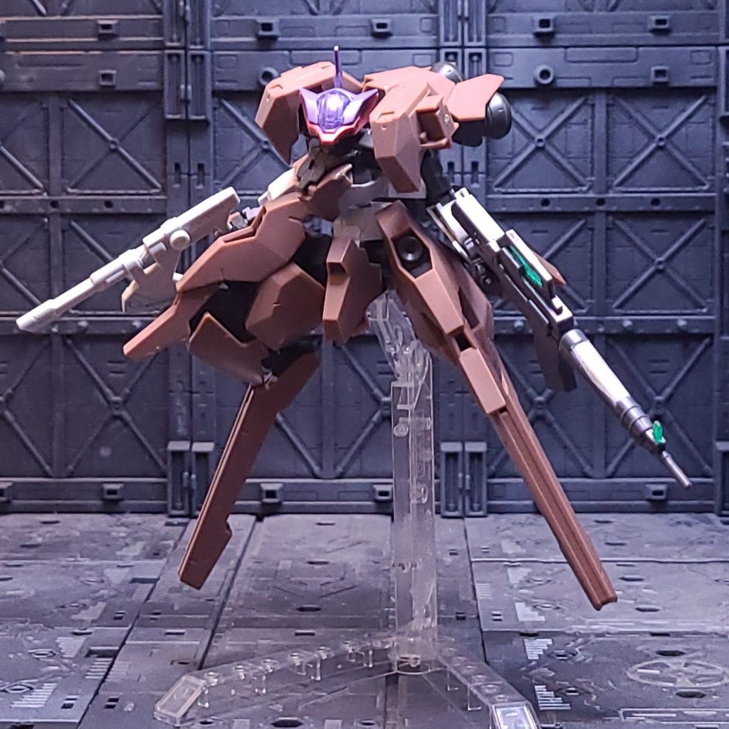 頭をベギルペンデにしてみたところ、AC風味が出てきたのでACスティールヘイズを目標に製作していましたが、一部武装の再現が難しかったため断念。