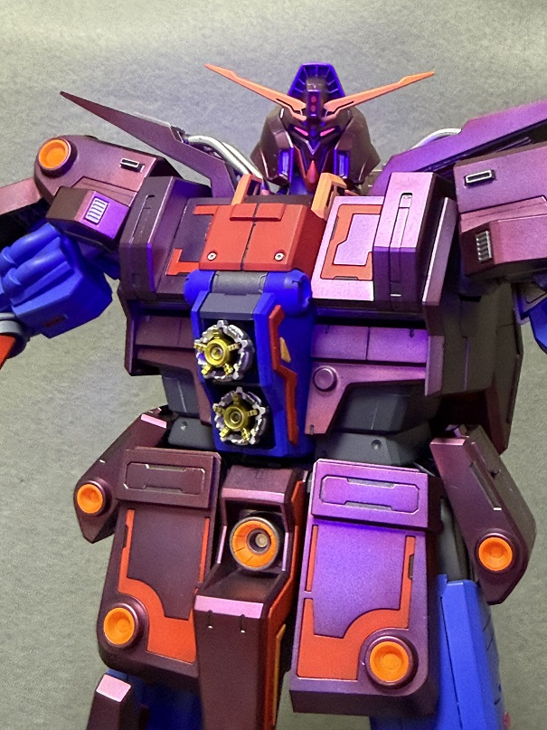 腹部拡散メガ粒子砲が無くなってたんですよ~部品通販も品切れ状態、部品買えるまでとりあえず在り物で代用です実は仕事昼休みに事務所でランナーから切り出しだけよくやってて、いつも4~5キットはバラバラ状態なんで無くすリスク大です(>_<)作りたい気持ちが押えれなくて、分かっていただけます?・・・