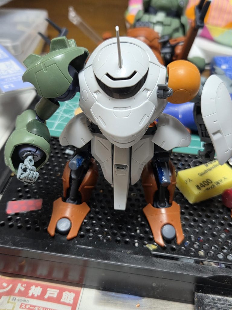 ミキシングはモンキーロディボディ片腕はガンダムグシオン脚のパーツはドラケンEからもらってきました(笑)