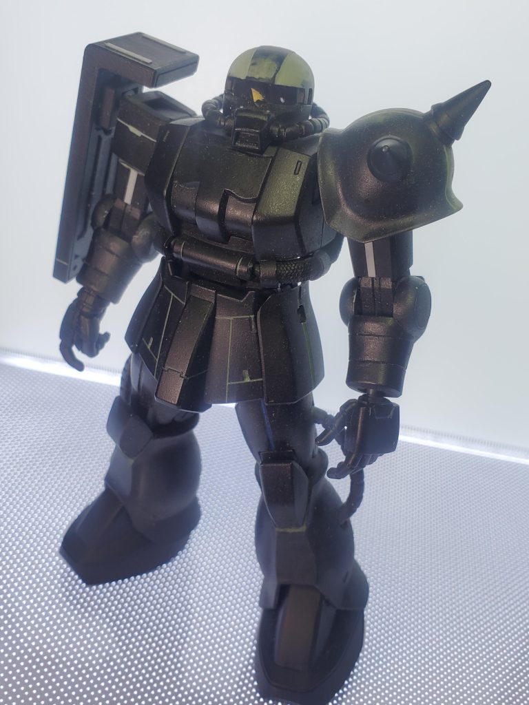 正面アップ目で一枚。モノアイはマスキングシールで覆っています。ここまでお付き合いいただき、ありがとうございました。