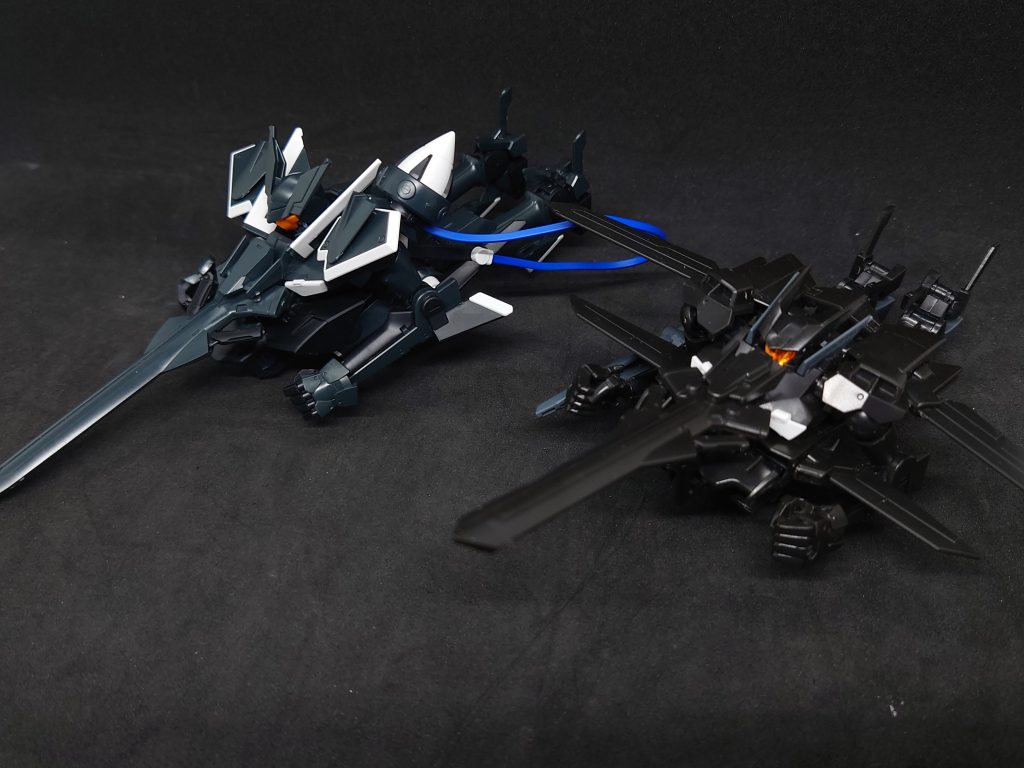 カスタムフラッグと比較。全くの別物でありながらも、フラッグ特有の変形機構は残したままなのは個人的に凄く凄〜〜〜〜〜〜く良い✨