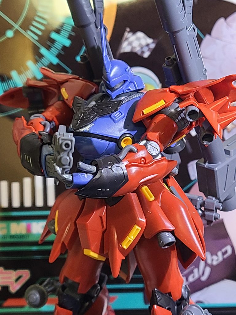 塗る前はケンプファーの胴体、頭、腰(接続に真鍮線)だけ残してほぼシナンジュのプロポーションにした。