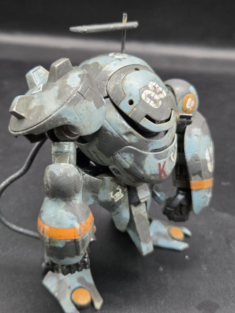 モンキーロディそのマンマ仕上げるのはつまらないと思い、今回ミキシングで仕上げてます。カラーリングは迷彩をラッカー筆塗りで仕上げてます。識別帯は差し色でオレンジ入れて、マシーネンっぽさを演出