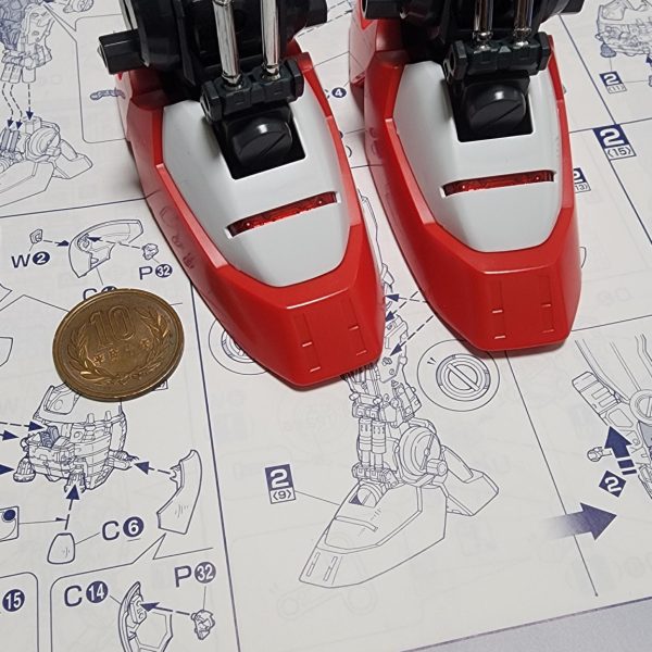 中古買取店にて箱キズありで安くなってたのでデンドロビウムより先にデカイキット買いました😂箱を開けてまぁびっくり箱の中から箱が2つあってもう笑うしかなかったです🤣そこから取説の順番通りから進めていきランナー捜索から始まり見やすいように付箋を付けようやくできあったのが足だけでした...PGの制作終了時は一体いつになるやら...（5枚目）