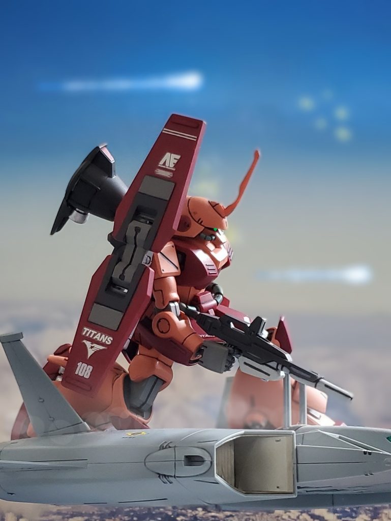 左腕を失いド・ダイに着地する高機動型マラサイ。そして、離反部隊はカラバ部隊と共に戦闘空域より離脱し、ヨーロッパ方面へと離れていく…。機体の推力も使い果たし、追撃困難と判断したダグザ少佐は部隊に帰投命令を下す。『後の追撃はヨーロッパ方面軍に任せる。全機、アリゾナ基地へ撤収する。』帰投途中、ダグザ少佐は心の中で呟いていた…。『ウラキ中尉…自分が正しいと思うなら、生き抜いて信念を貫いてみせろ…。』以上、私の妄想イメージによるダグザ・マックール少佐の駆る高機動型マラサイの活躍でした~🙌🎵