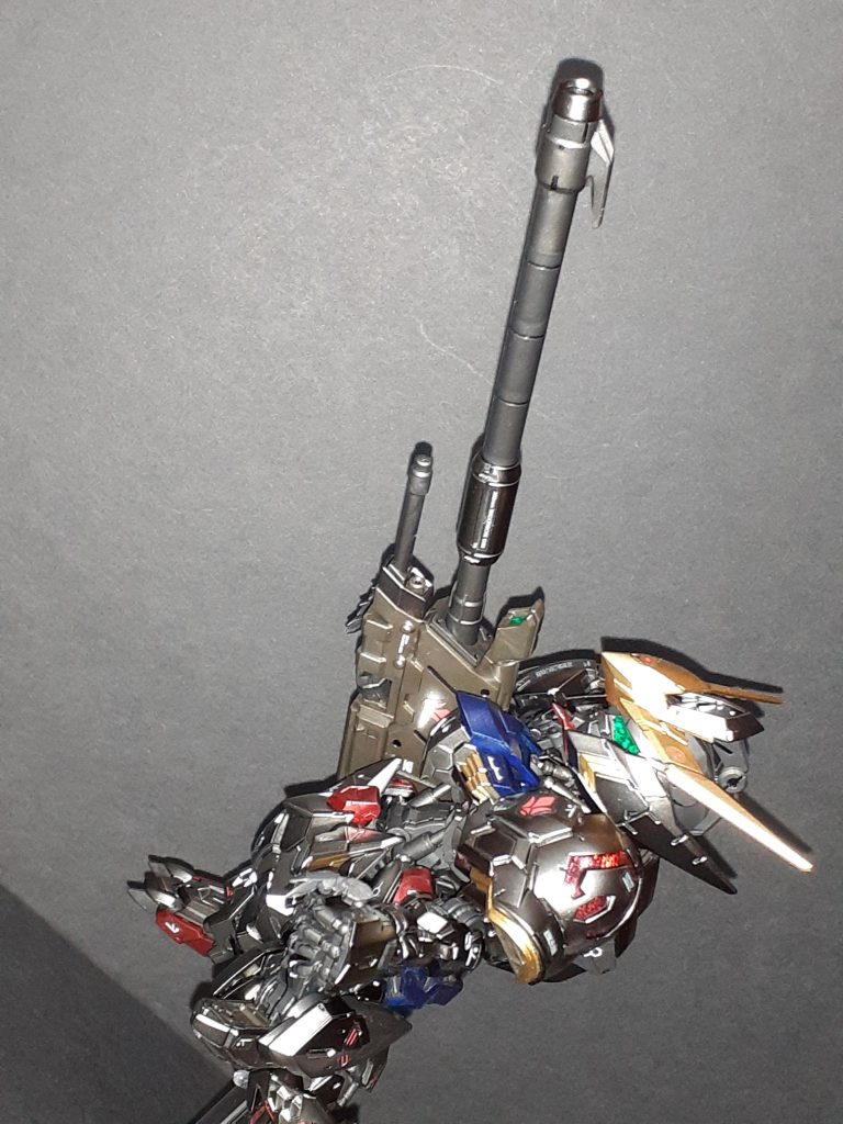 300mm滑腔砲は機体のサイズに比べるとかなり大きく迫力があります