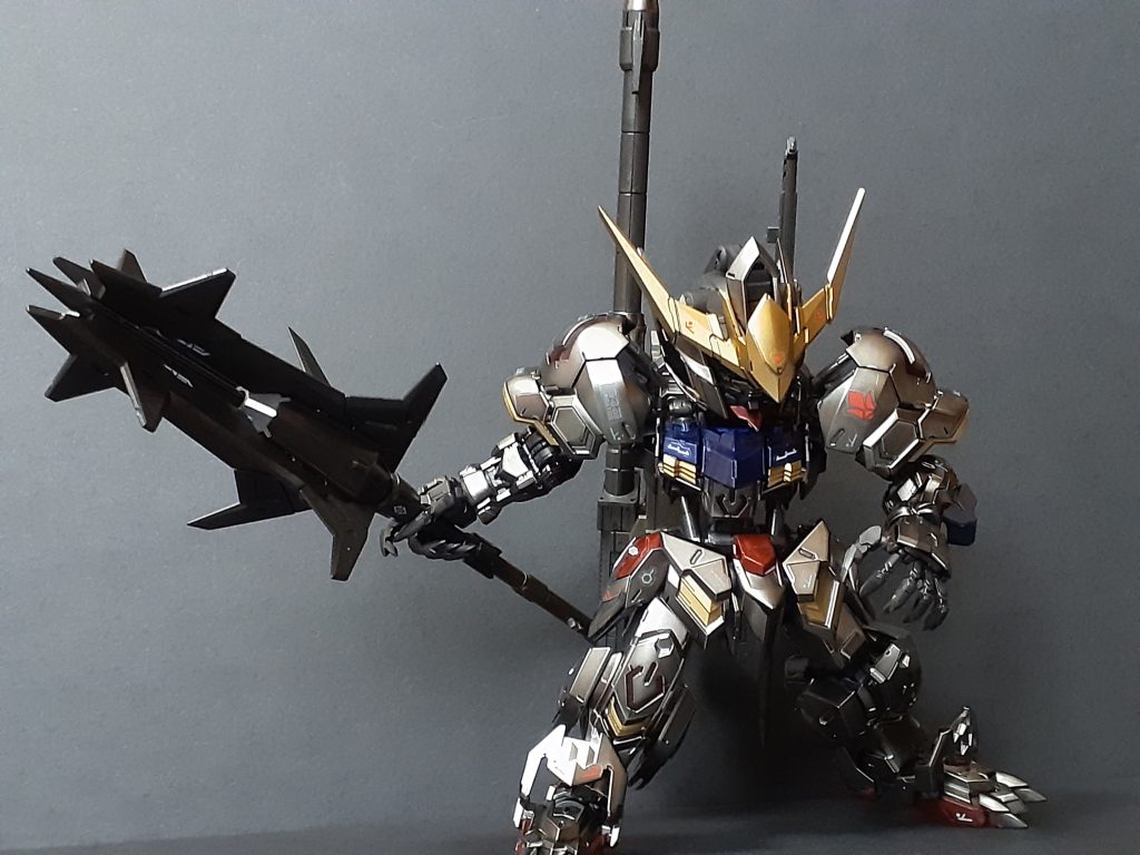 惜しいのはメッキ処理されてるランナーがアンダーゲートではないのでゲート跡がかなり目立ってしまうところ。ちょうどシルバーの塗料切れてたので今回はそのまま……