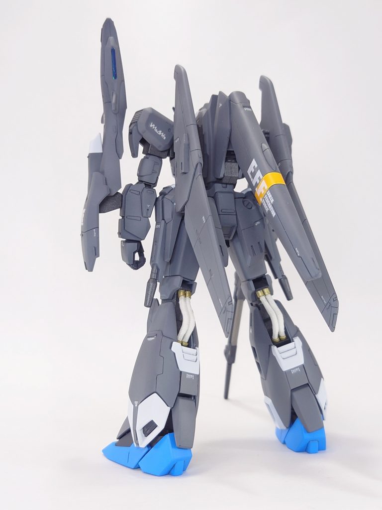 脹ら脛のパイプは削り取ってメッシュホースに変更✨