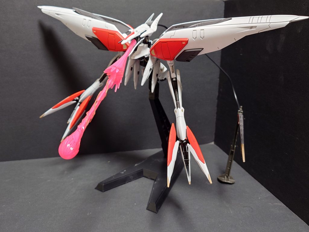 ハシュマルといえば鉄血本編唯一のビーム兵器持ちなので付属のエフェクトをつけてみました。