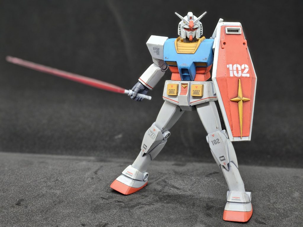 ビームサーベルは適当な余りのクリアーパーツに。