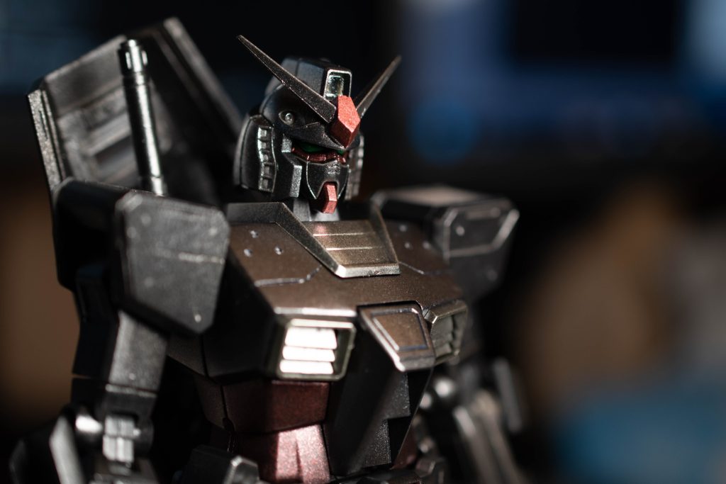 赤部分のメタリックが赤に寄せすぎたかなと思いましたが手持ちのメタリックのバリエーションの限界で混色に挑戦。