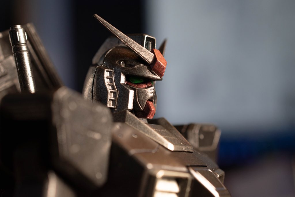 カメラアイはエナメル塗料ブラックとパークグリーンで塗装